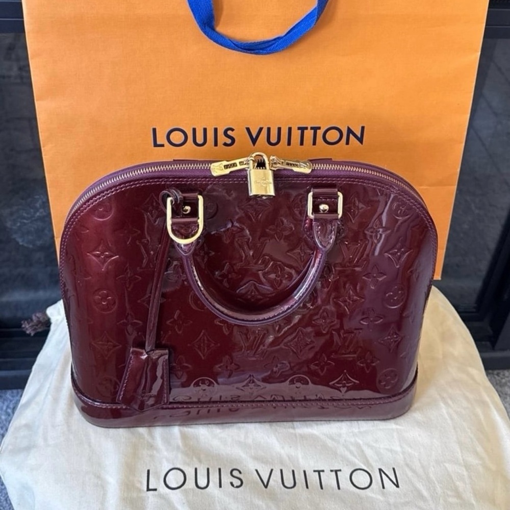 Authentic LV Alma Vernis MM